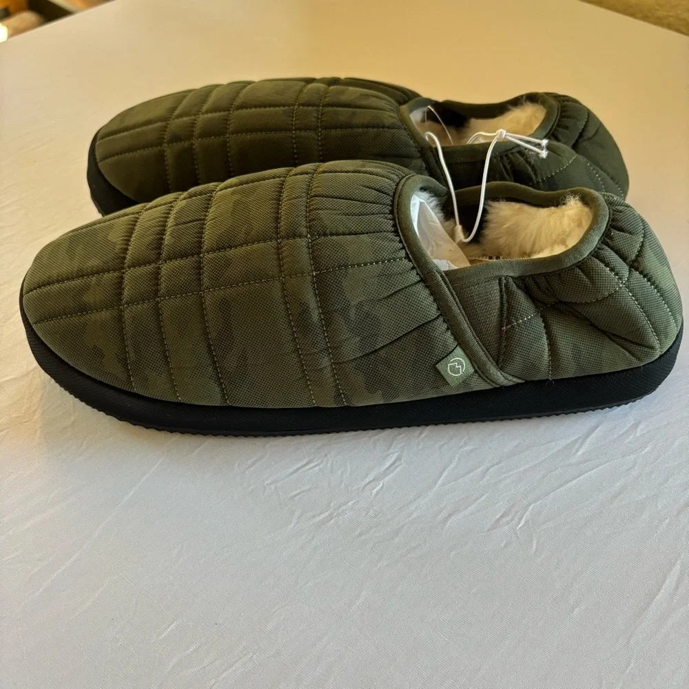Magellan Outdoors Mens Puffer Slippers Green Camo Indoor Outdoor Size 11 D